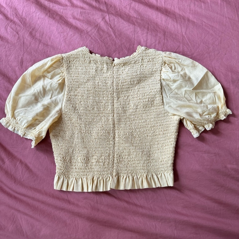 Aritzia Wilfred Ruched Butter Yellow Bubble Sleeve Top Medium - Picture 2 of 3